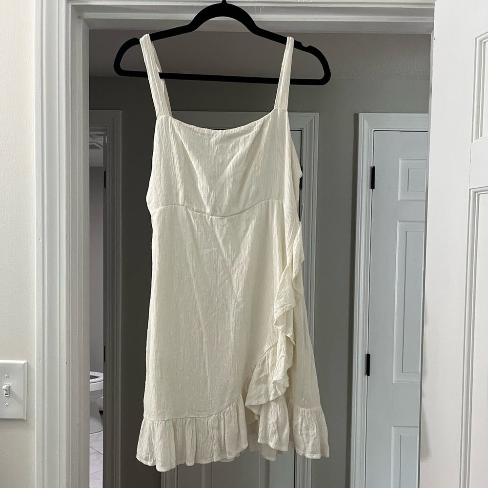 Medium white O’Neill dress